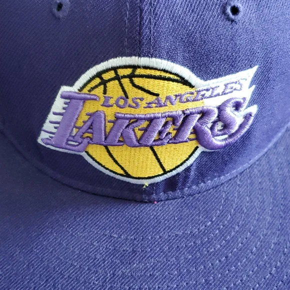 Los Angeles Lakers Hat - Picture 2 of 7